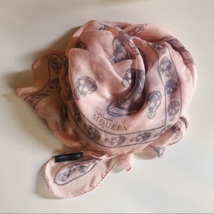 Alexander McQueen Classic Silk Scarf with Skulls